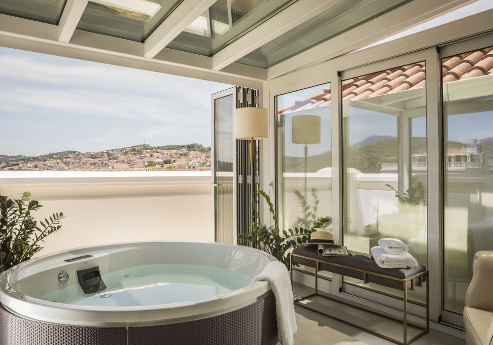 Penthouse Suite With Outdoor Hot Tub