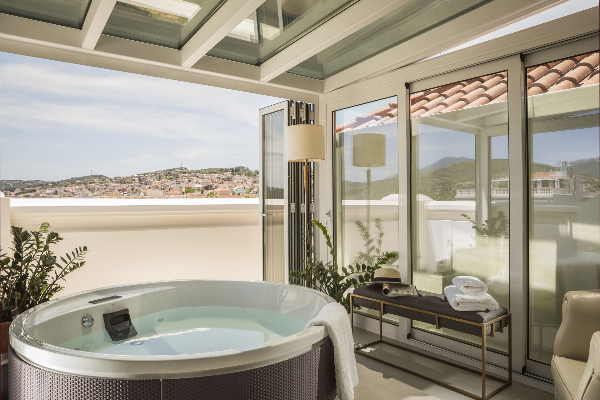 Penthouse Suite with Outdoor Hot Tub